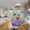 Отель Spacious 1BR Garden Flat in Brixton, фото 14