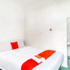 Отель RedDoorz near Wisata Pantai Parangtritis, фото 11