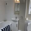 Отель Modern 2-bed House and Parking Tibshelf Derbyshire, фото 5