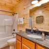 Отель Brand-new Luxury W/ Hot Tub & Firepit 3 Bedroom Cabin, фото 11