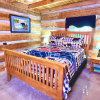 Отель New Song Appalachian Chink Style Cabin features Foosball and Air Hockey Table by RedAwning, фото 15