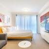 Отель Amazing Studio with Pool in Central Sydney в Сиднее