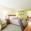 Отель Rodeway Inn & Suites Greensboro, фото 2