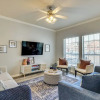 Отель Central College Station Townhome w/ Community Pool, фото 14