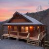 Отель Hawkeye Ridge 3 Bedroom Cabin by Redawning, фото 17
