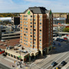 Отель Holiday Inn and Suites Winnipeg Downtown, an IHG Hotel, фото 1