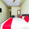 Отель OYO 27902 Center Point The Hotel, фото 12