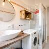 Отель Cozy one Bedroom in Great Location, фото 9