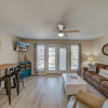 Отель Ground floor condo walking distance to the Beach, фото 32