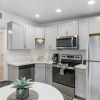 Отель Golden Hour at the Cul-de-sac Apartment, фото 4