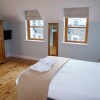 Отель Dingle Courtyard Cottages 2 Bed Sleeps 4, фото 3