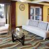 Отель Comfort Suites Harvey - New Orleans West, фото 4
