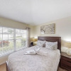 Отель William's Lake Berkley Resort Vacation Home 5 Bedroom Home by Redawning, фото 10
