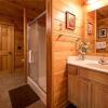 Отель Zen Bear Retreat - One Bedroom Cabin, фото 9