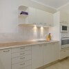 Отель Charming Noosa Heads Apartment; Laguna Bay Views - Unit 6 Taralla 18 Edgar Bennett Avenue, фото 8