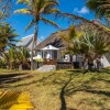 Отель Veloutier Blanc Beachfront Villa by StayMauritius в Блю Бее