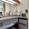 Отель Econo Lodge Portland Airport, фото 18