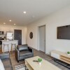 Отель FRONTDESK LivRed Campus Apts Haymarket Square Lincoln, фото 3