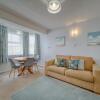 Отель Apartment 7 - 1 bedroom Sea front location - Step free access from rear - Free Parking, фото 3
