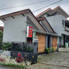 Отель OYO 90252 Villa Dini & Homestay Batu, фото 1