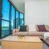 Отель Stunning Waterview Stylish Waterfront Apt In Wwp, фото 5