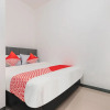 Отель J&b Room Utan Kayu by OYO Rooms, фото 3