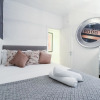 Отель Leicester Square 1 bedroom apartment, фото 5