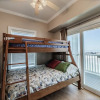 Отель Shamrock Shores Bottom Floor - Large gulf front deck and a private sea wall for fishing! Rent as a 4, фото 7