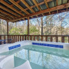 Отель Seclusion Retreat, 1 Bedroom, Fireplace, Hot Tub, Sleeps 4, фото 12