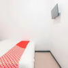 Отель Super OYO 2223 J&b Room Utan Kayu, фото 2