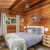 Отель A Peace Of Pine 2 Bedroom Home by NW Comfy Cabins by RedAwning, фото 3