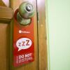 Отель RedDoorz Plus @ Jalan Raya Pasir Putih, фото 1