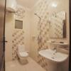 Отель Oyo 208 Roshan Hotel Suites Hera, фото 9