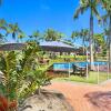 Отель Resort Style - The Oasis Resort Villa 7, 2 Landsborough Pde на пляже Golden Beach