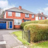 Отель Impeccable 4-bed House in Bilston, фото 1