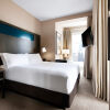 Отель One King West Hotel & Residence, фото 3