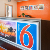 Отель Motel 6 Santa Barbara, CA - State Street, фото 3