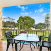 Отель Golden Shores Unit 1 21 Landsborough Parade, фото 10