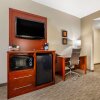 Отель Holiday Inn Express And Suites Milwaukee Nw Park Place, an IHG Hotel, фото 2