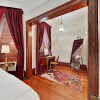 Отель The Simon: Historic W/ Wraparound Porch 4 Bedroom Home, фото 15