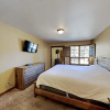 Отель Slopeside Deluxe 2 Bedroom Condo with Free Parking, Spa, Free Gondola (Sierra Megeve 25) by RedAwnin, фото 3