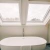 Отель Stadsvilla Luxurious 3 room loft met airco Willem 2, фото 8