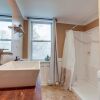 Отель Comfy Bayonne Townhome ~ 11 Mi to NYC Attractions, фото 8