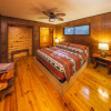 Отель Bear Creek Lodge and Cabins in Helen Ga - Pet Friendly, River on Property, Walking Distance to downt, фото 21