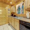 Отель Love Shack - One Bedroom Cabin, фото 3