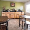 Отель Rodeway Inn & Suites, фото 2