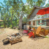 Отель Snuggle Inn Wimberley Cabin w/ Fire Pit + Deck, фото 9