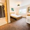 Отель Glasgow Ellerslie Path 2bd Home - Parking, фото 2
