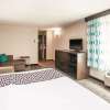 Отель La Quinta Inn & Suites by Wyndham Sturbridge, фото 13