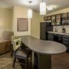 Отель Candlewood Suites Midwest City, an IHG Hotel, фото 6